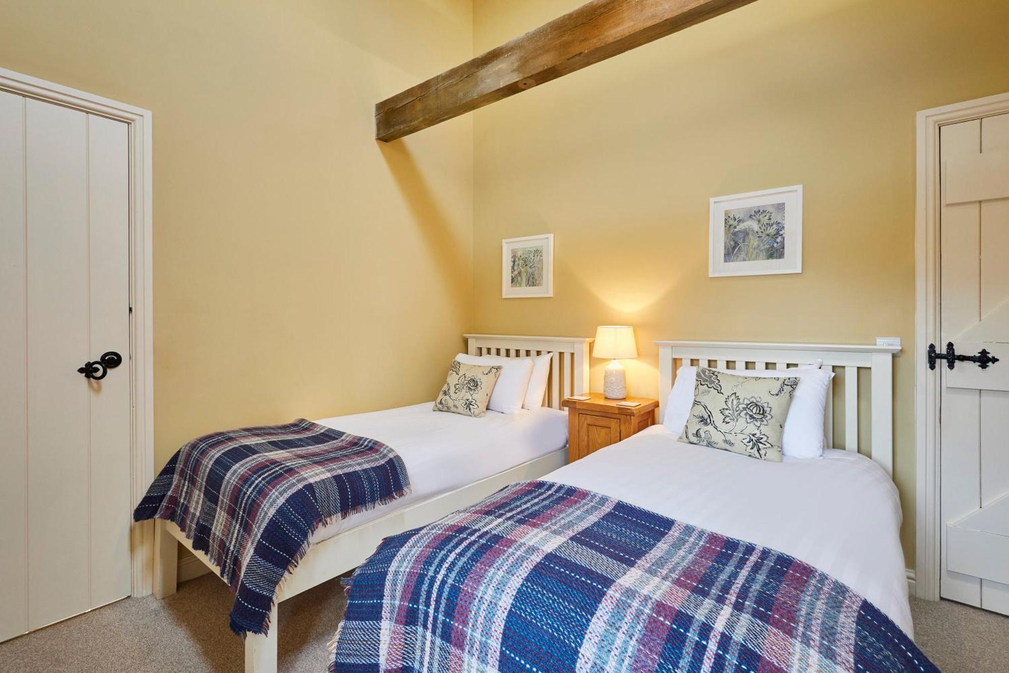 Host & Stay - Tithe Barn Cottages Easington Esterno foto